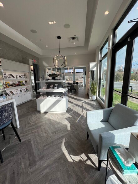 More Photos Of 1624 W Main St, Franklin Storefront Retail Office For Sale