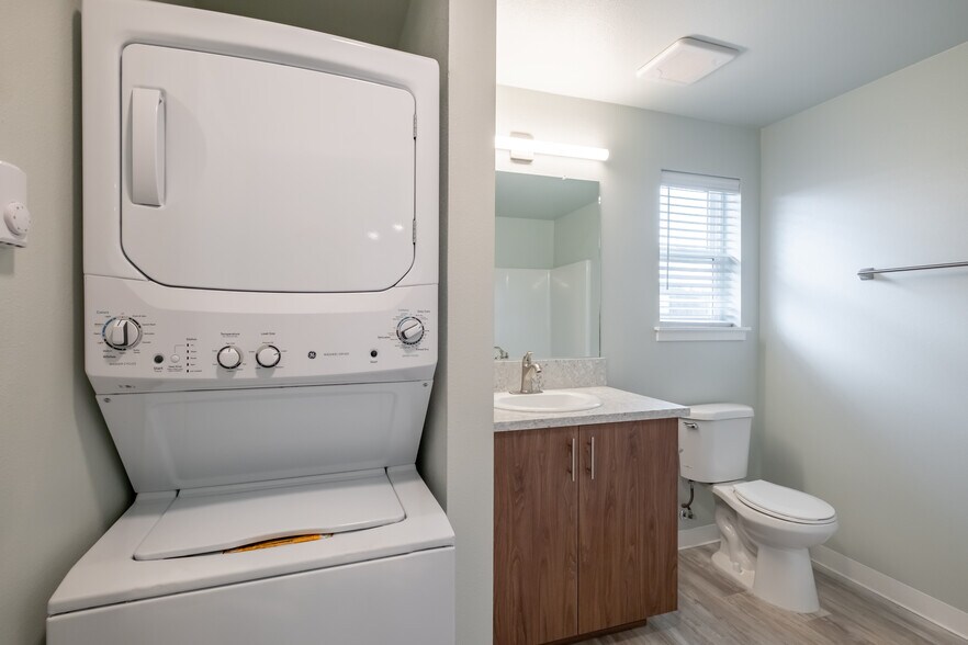 More Photos Of 13001 S Crompton's Ln, Molalla Apartments For Sale