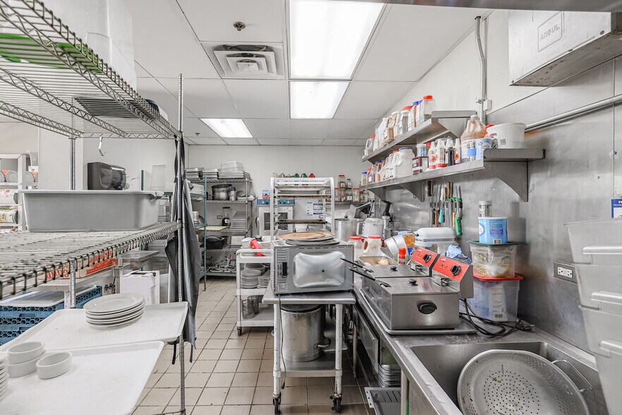 More Photos Of 27W371 North Ave, West Chicago Restaurant For Sale