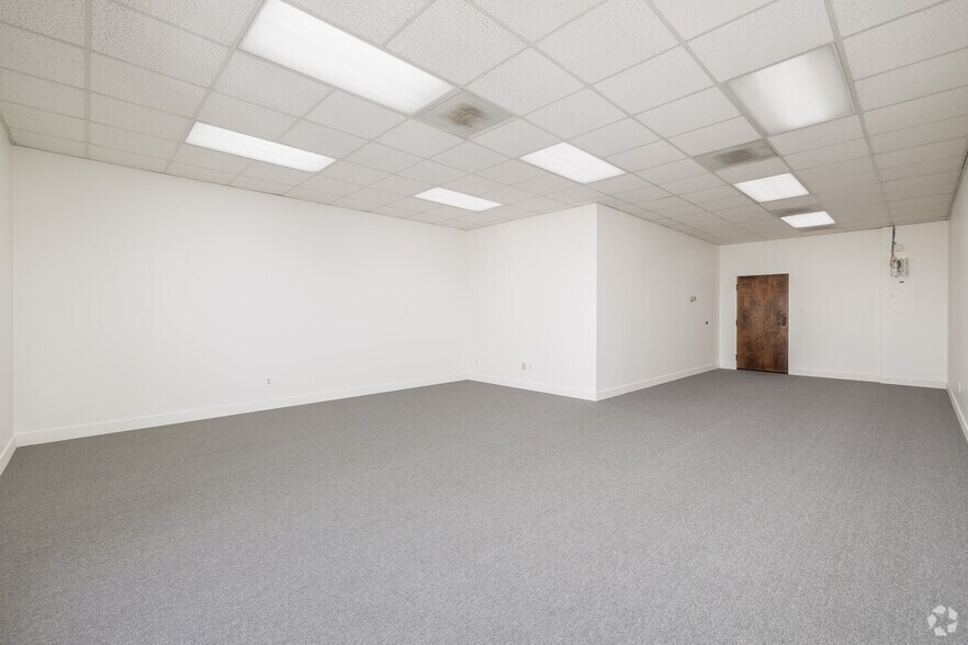 More Photos Of 7710 Balboa Ave, San Diego Office For Lease