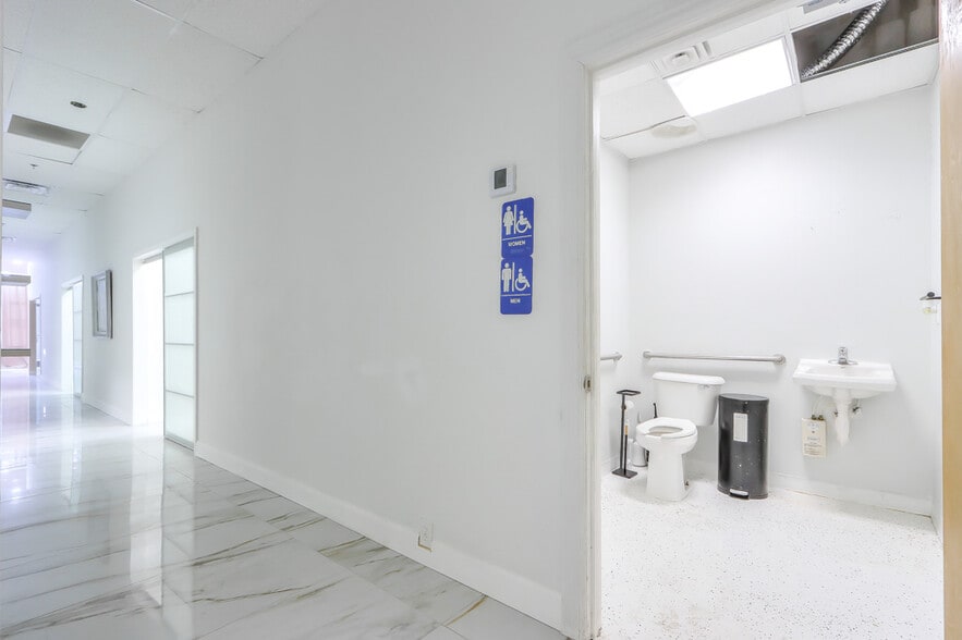 More Photos Of 5725 State Bridge Rd, Johns Creek Freestanding For Lease