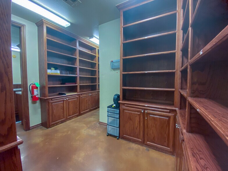 More Photos Of 2400 Palmer Cir, Norman Medical For Lease