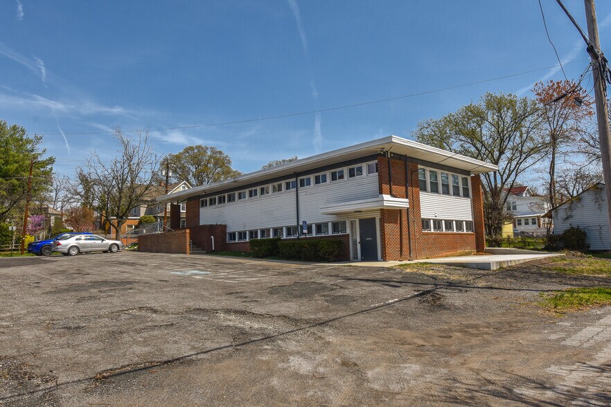 More Photos Of 3505 Perry St, Mount Rainier Office For Lease