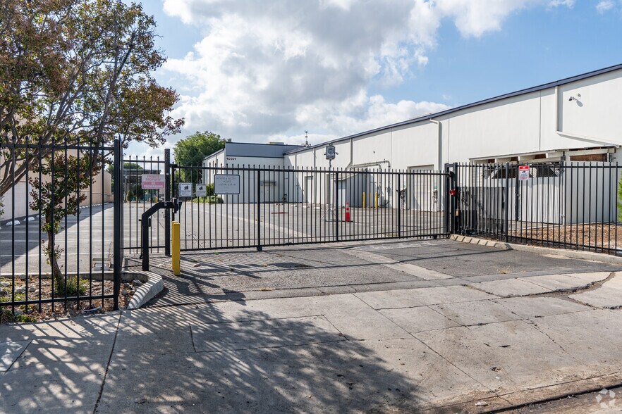 More Photos Of 10941 La Tuna Cyn, Sun Valley Warehouse For Sale