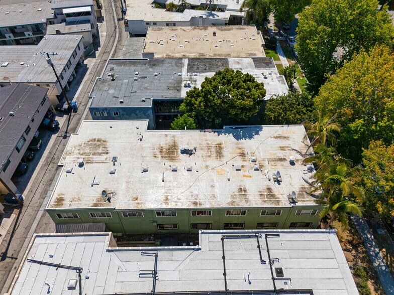 More Photos Of 7736 Paseo del Rey, Venice Apartments For Sale