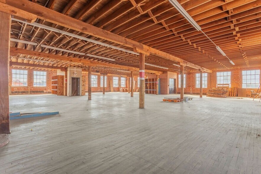 More Photos Of 706 SW 3rd St, Oklahoma City Warehouse For Sale