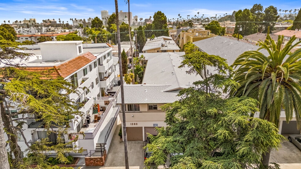 More Photos Of 1050 12th St, Santa Monica Apartments For Sale