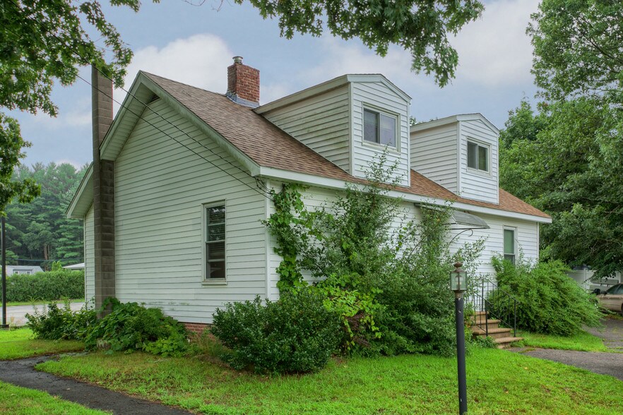 More Photos Of 96 Beach Rd, Salisbury Beach Storefront Retail Residential For Sale