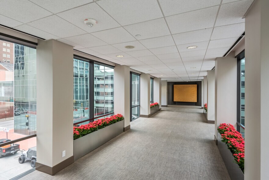 More Photos Of 777 Main St, Fort Worth Office For Lease