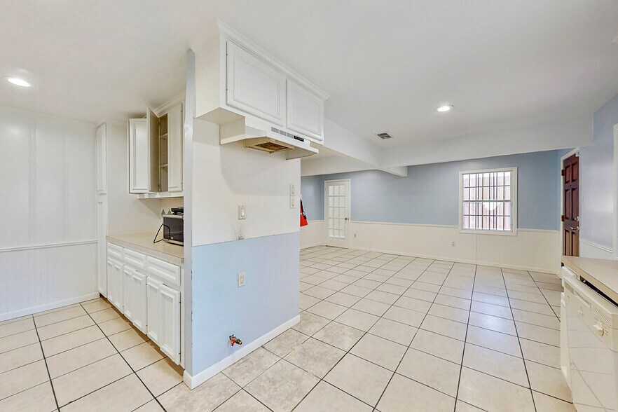 More Photos Of 5710 Edgemoor Dr, Houston Specialty For Sale