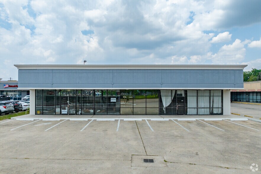 More Photos Of 239 W Tidwell Rd, Houston Storefront Retail Office For Lease