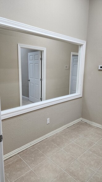 More Photos Of 17434 Red Oak Dr, Houston Medical For Lease