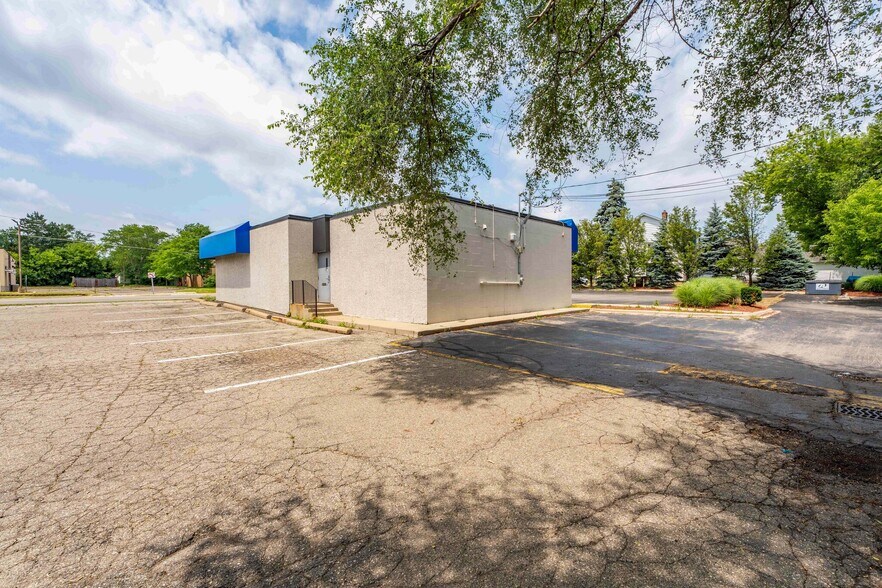 More Photos Of 22 N Telegraph Rd, Pontiac Medical For Lease