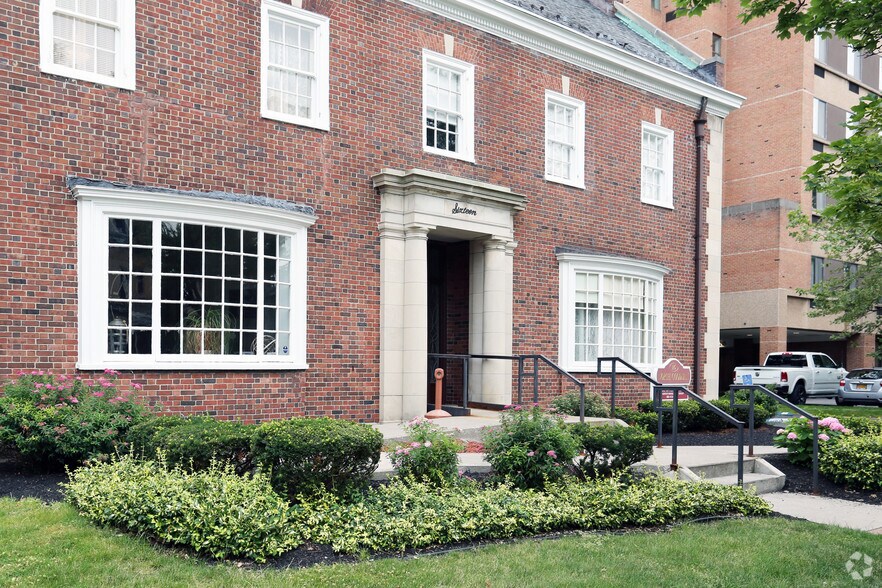 More Photos Of 16 N Goodman St, Rochester Medical For Lease