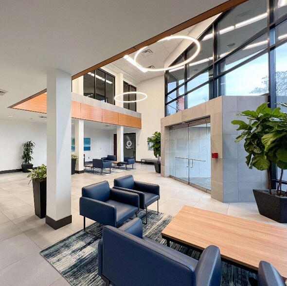 More Photos Of 484 Viking Dr, Virginia Beach Office For Lease
