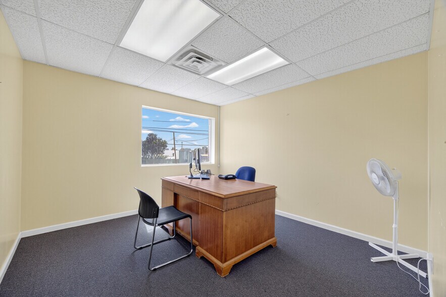 More Photos Of 207 Elk Ave S, Fayetteville Office For Sale