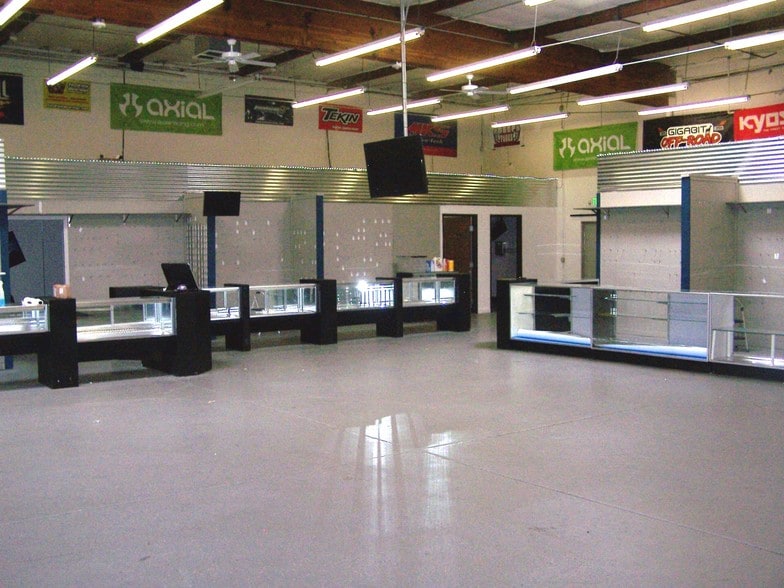 More Photos Of 2505 Mill St, Reno Showroom For Lease