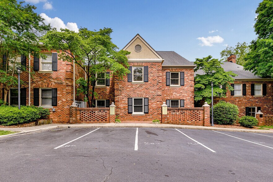 More Photos Of 216 N Mcdowell St, Charlotte Office For Sale