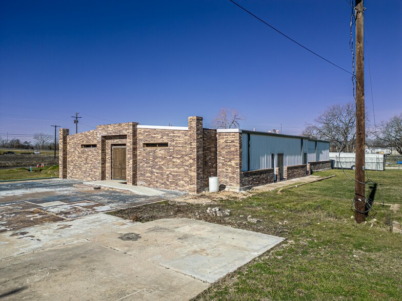 Primary Photo Of 901 E Johnson St, Waco Service For Sale