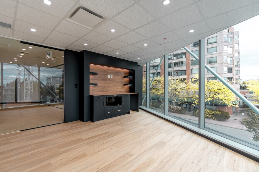 More Photos Of 1493 Foster St, White Rock Apartments For Sale