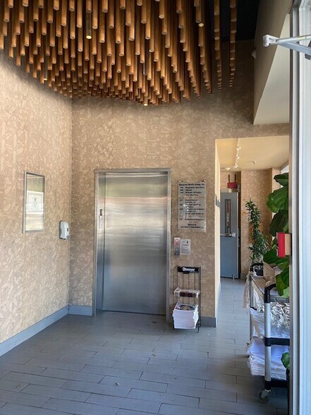 More Photos Of 1970 Main St, Sarasota Office For Lease