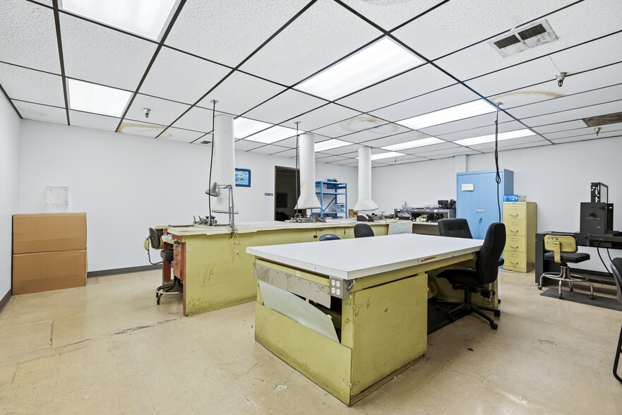 More Photos Of 403 S Raymond Ave, Pasadena Self Storage For Sale