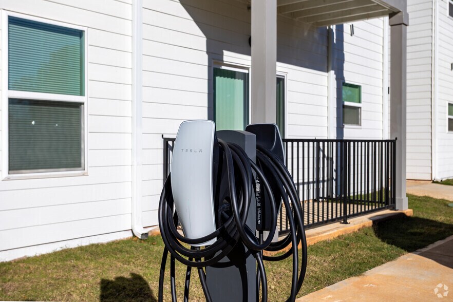 More Photos Of 300 Elm St, Hogansville Apartments For Sale