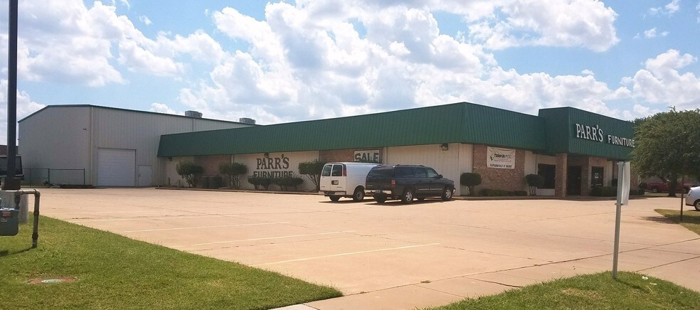 More Photos Of 2515 E Montgomery Pl, Wichita Falls Freestanding For Sale