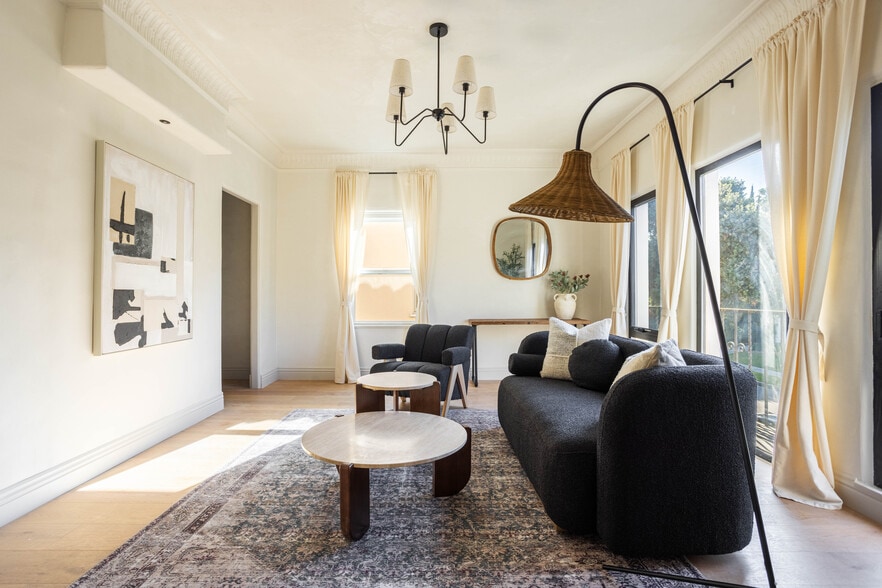 More Photos Of 144 N Clark Dr, Beverly Hills Apartments For Sale