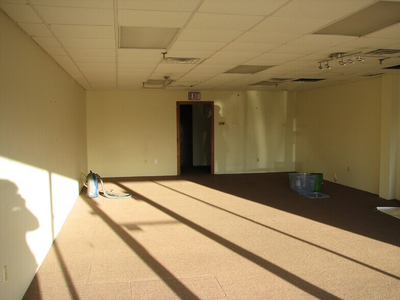 More Photos Of 380 E Main St, Milford Freestanding For Sale