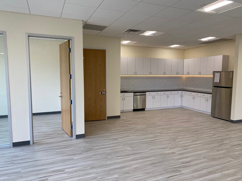 More Photos Of 54 Middlesex Tpke, Bedford Office For Lease