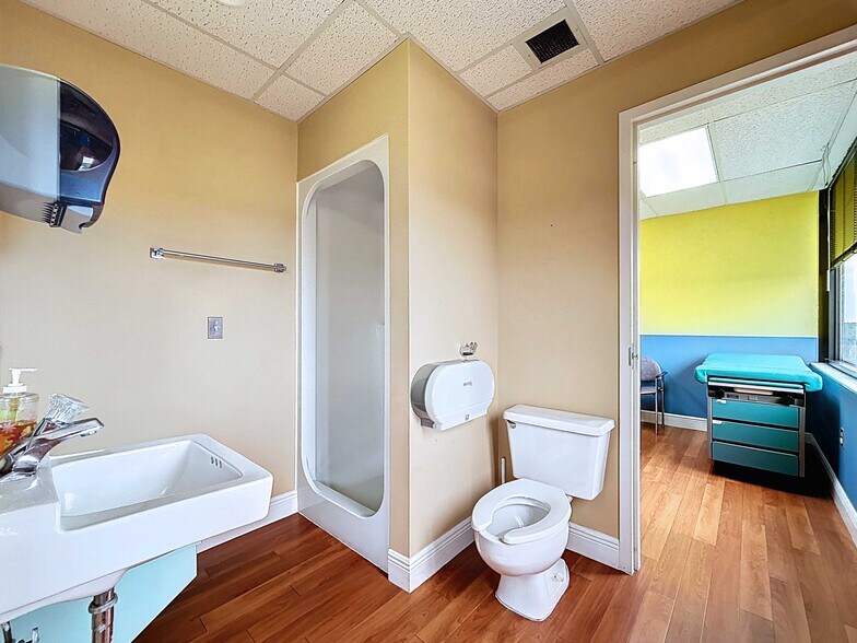 More Photos Of 11373 Cortez Blvd, Brooksville Medical For Sale