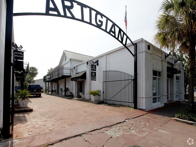 More Photos Of 2501 S Shepherd Dr, Houston Unknown For Lease