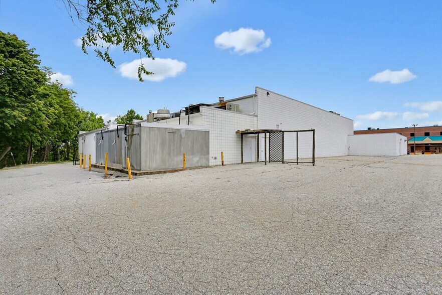 More Photos Of 505 Jermor Ln, Westminster Restaurant For Lease