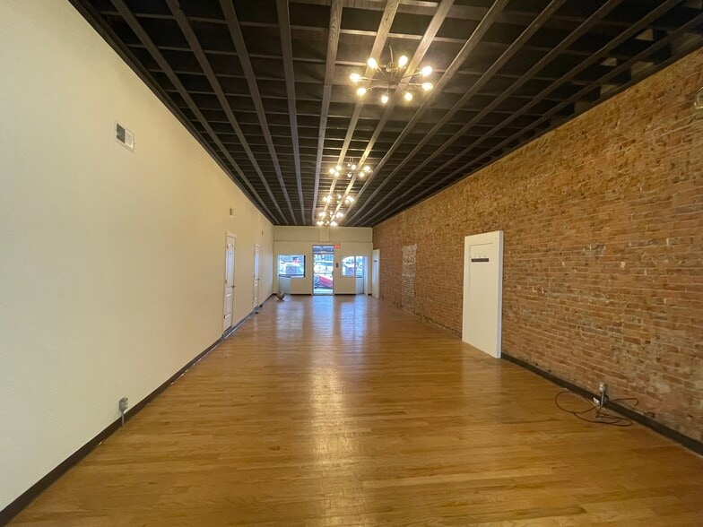 More Photos Of 118 Public Sq E, Shelbyville Loft Creative Space For Lease