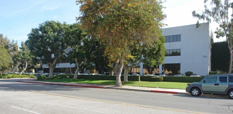 More Photos Of 1521 W Cameron Ave, West Covina Office For Lease