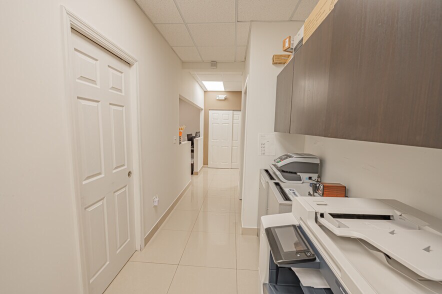 More Photos Of 20810-20818 W Dixie Hwy, Miami Medical For Sale