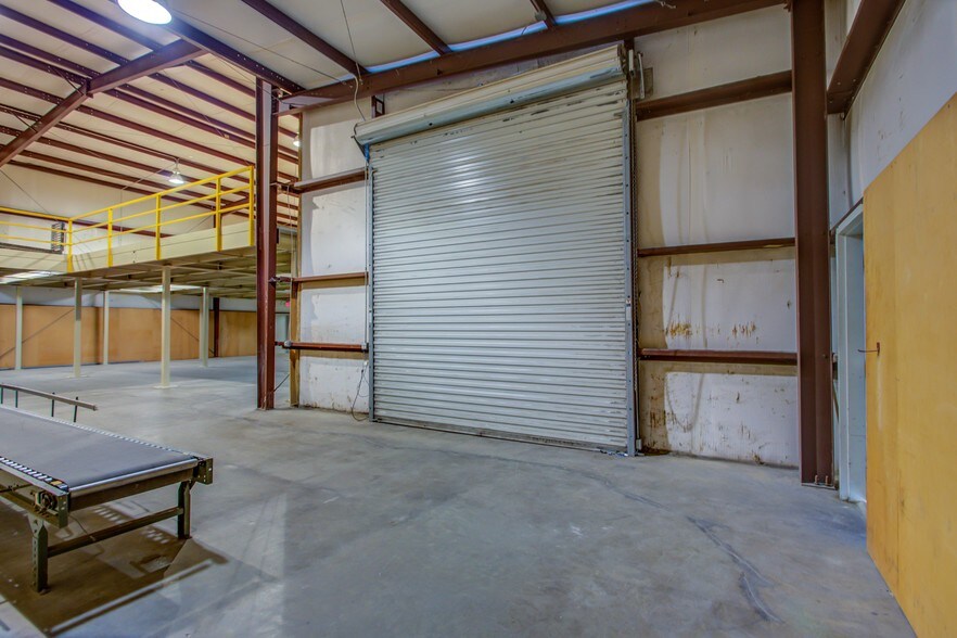 More Photos Of 108 Kelly Rd, Niceville Showroom For Lease