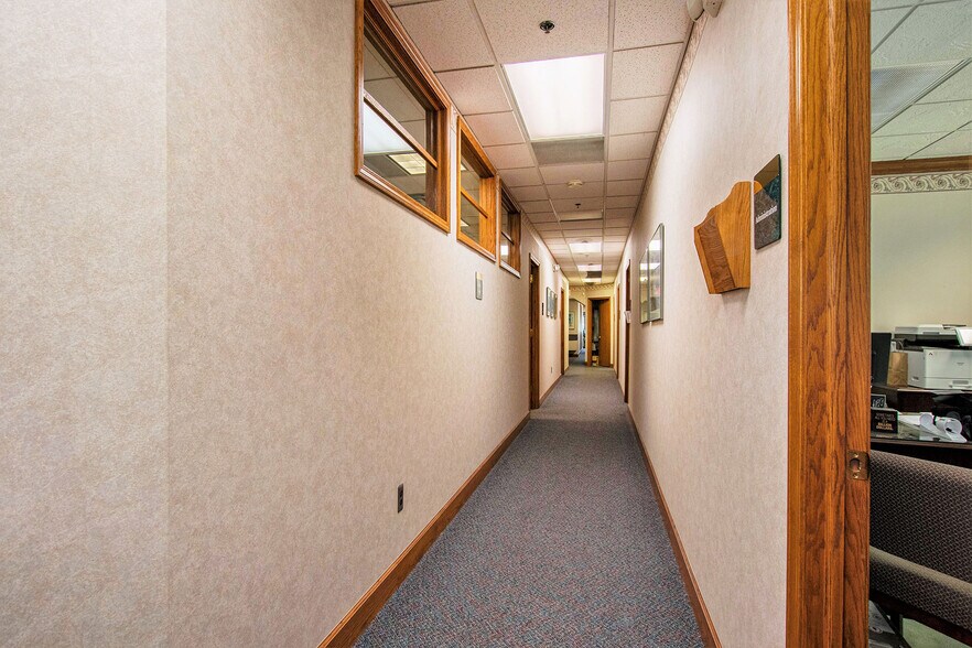 More Photos Of 645 Barclay Cir, Rochester Hills Medical For Lease
