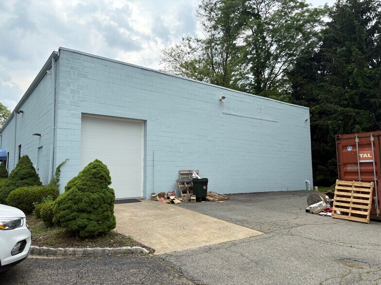 More Photos Of 25 Ross St, Wharton Warehouse For Lease