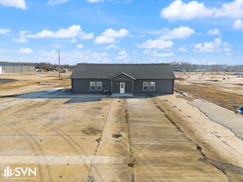 More Photos Of 300 Opportunity dr, Mayfield Warehouse For Sale