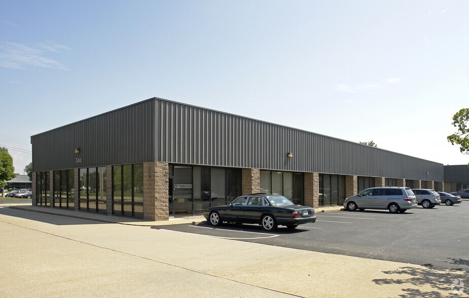 More Photos Of 722 Spirit Of St Louis Blvd, Chesterfield Unknown For Lease