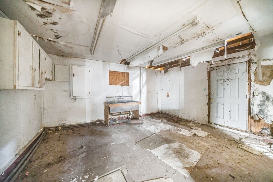 More Photos Of 1039 Dixie Hwy, Louisville Flex For Sale