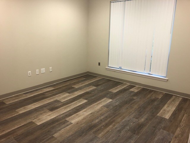 More Photos Of 124 E Miracle Strip Pky, Mary Esther Office For Lease