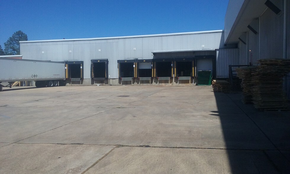 More Photos Of 840 Boling St, Jackson Distribution For Lease