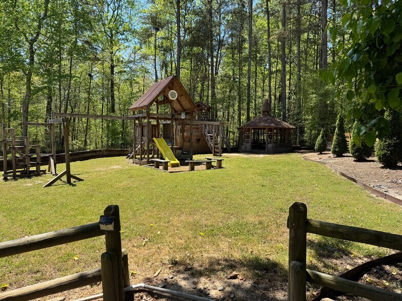 More Photos Of 3430 Land Rd, Alpharetta Religious Facility For Sale