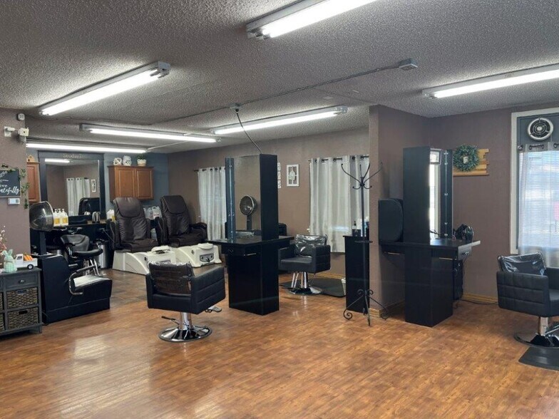 More Photos Of 702 E Main St, Othello Storefront Retail Office For Lease