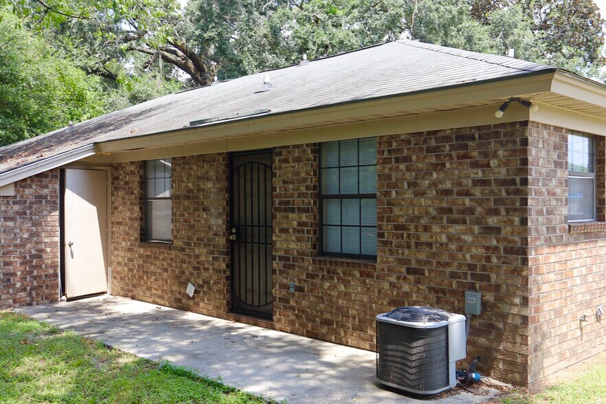 More Photos Of 1311 E 67th St, Savannah Specialty For Sale