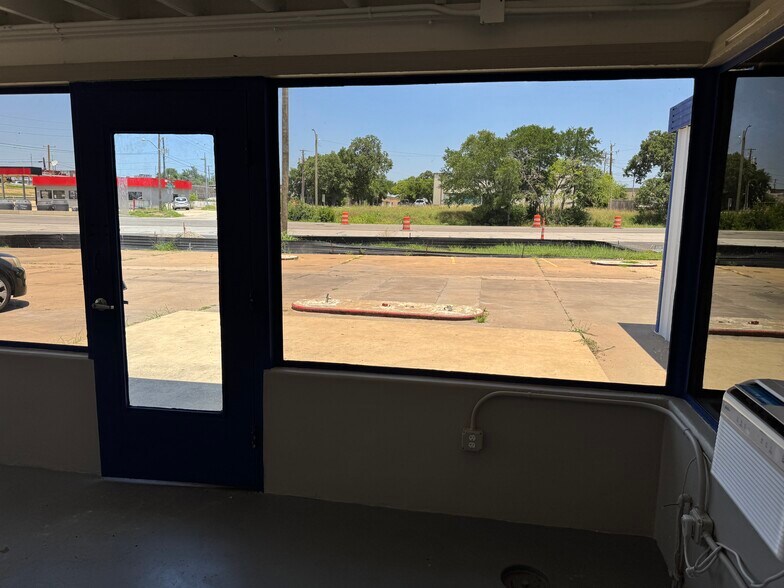 More Photos Of 6200 E Rosedale St, Fort Worth Warehouse For Lease