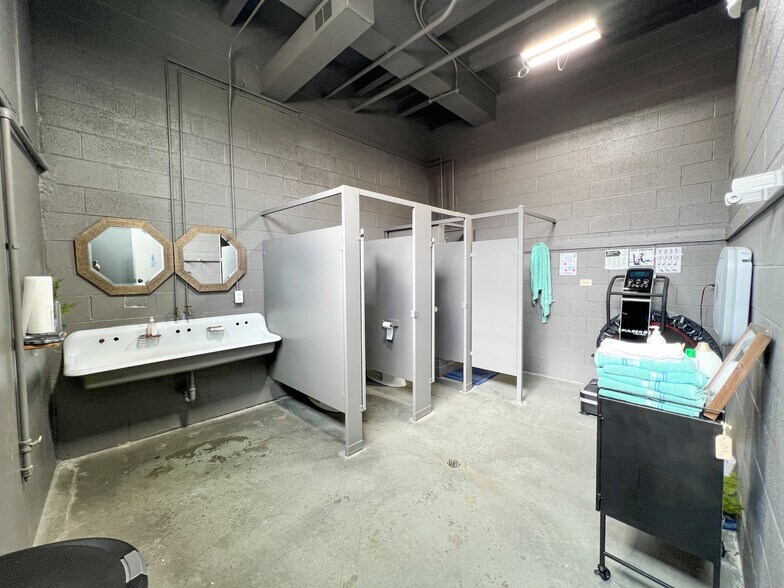 More Photos Of 11 Sullivan Way, Asheville Warehouse For Lease